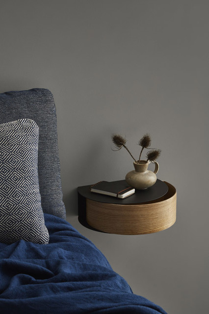 Kleiner Nachttisch WALLIE mit Aufbewahrung von Woud - Skandinavisch - Schlafzimmer - Sonstige - von HolzDesignPur