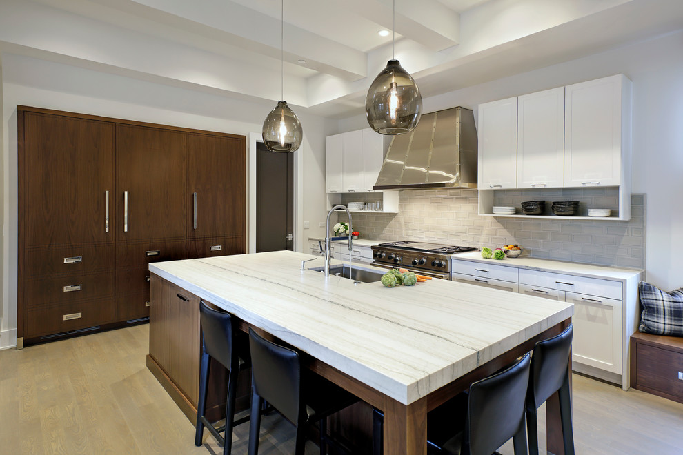 Inspiration for a contemporary kitchen in Chicago with an undermount sink, shaker cabinets, white cabinets, grey splashback, stainless steel appliances, light hardwood floors and with island.