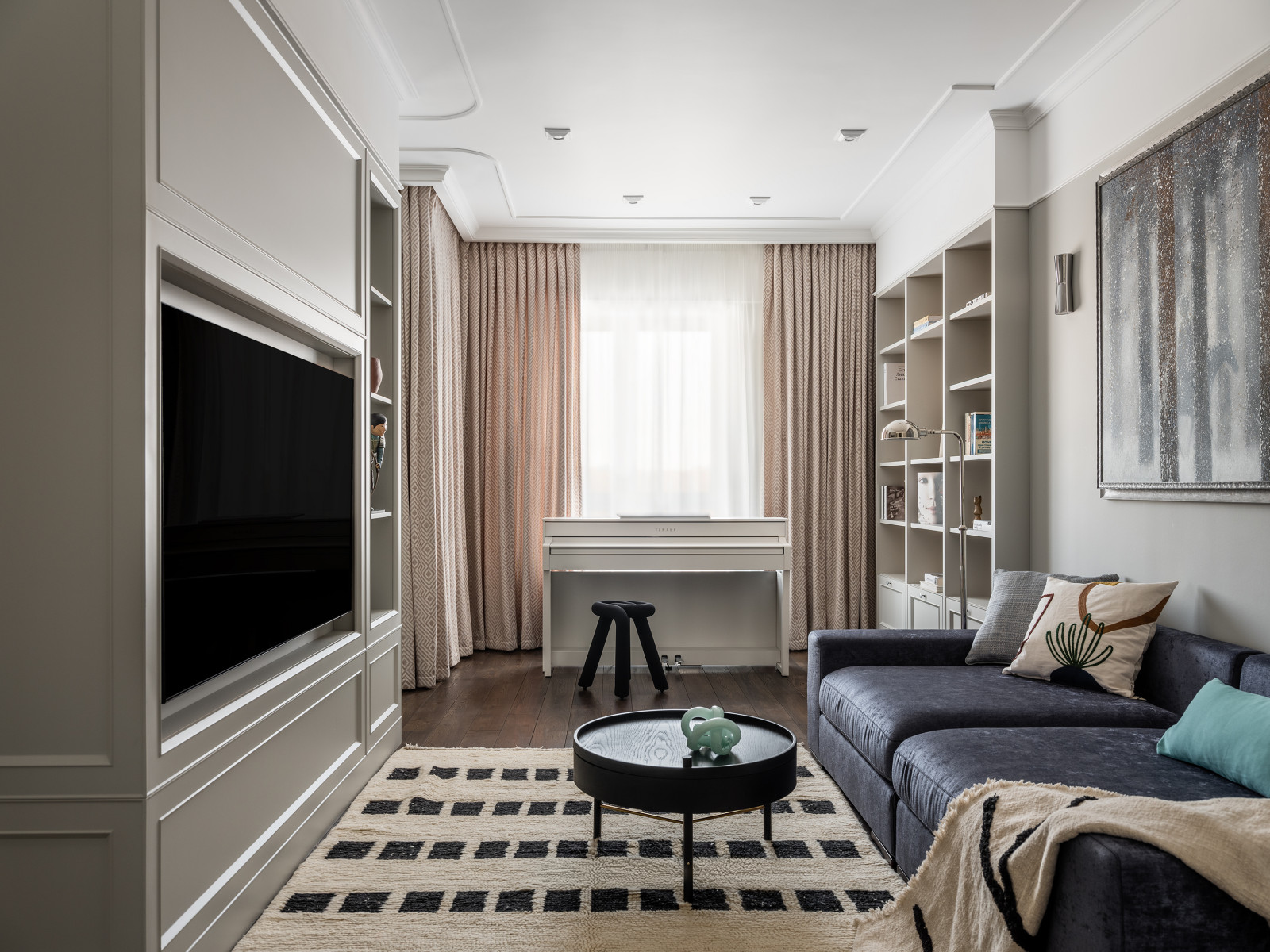 Светлая квартира для ценителей искусства в Москве 120 кв.м.