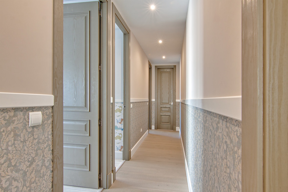 This is an example of a transitional hallway in Madrid.