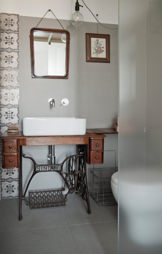 Inspiration for an eclectic bathroom remodel in Rome