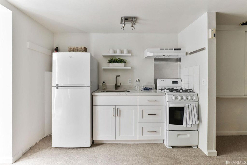 Example of a transitional home design design in San Francisco