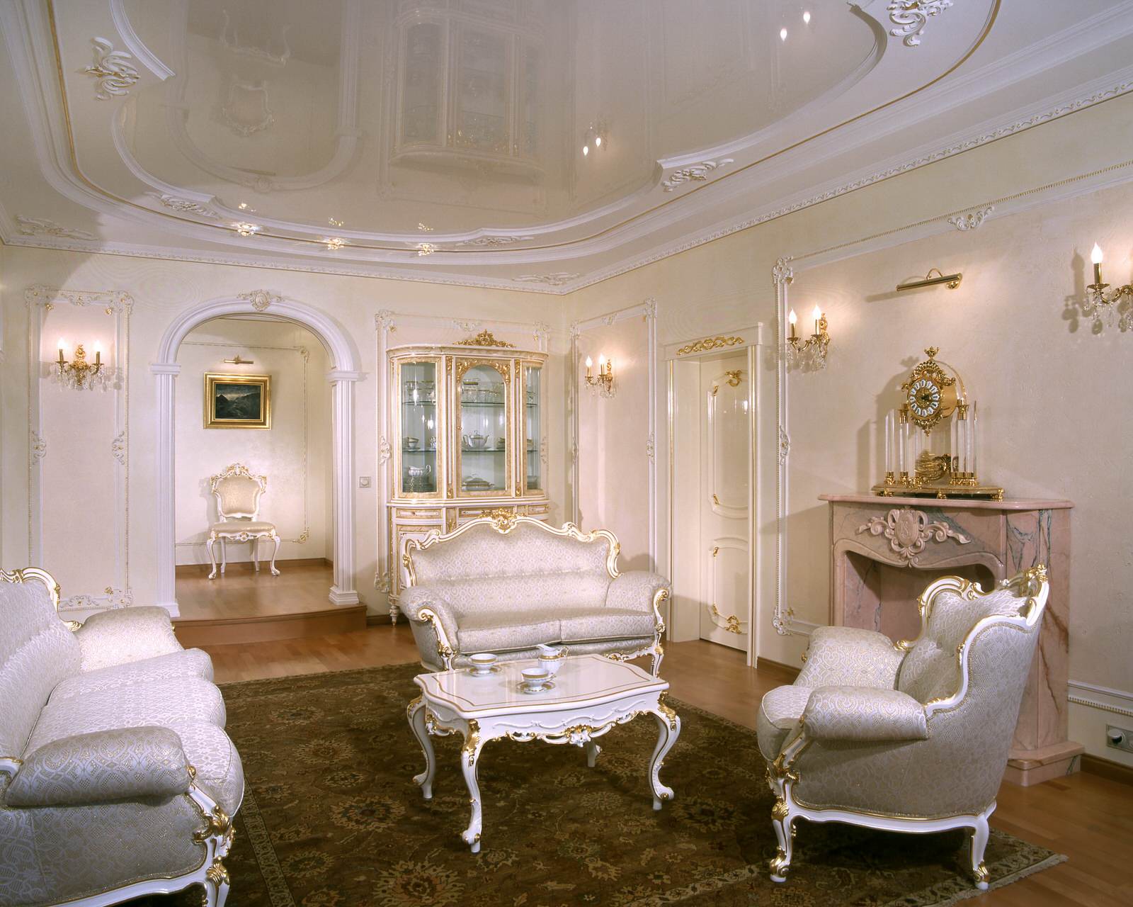 Роскошная квартира в классическом стиле с мебелью ASNAGHI