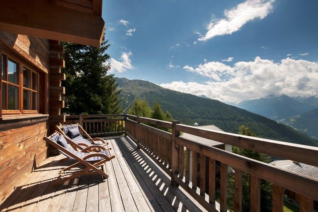 Chalet en Suisse rustico-balcone