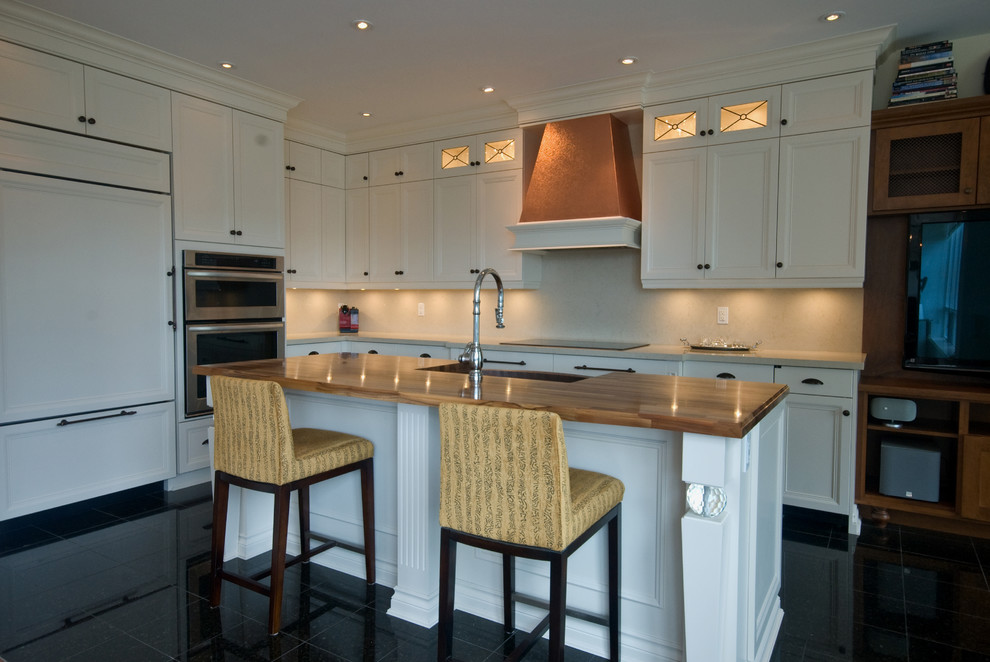 Transitional kitchen photo in Toronto