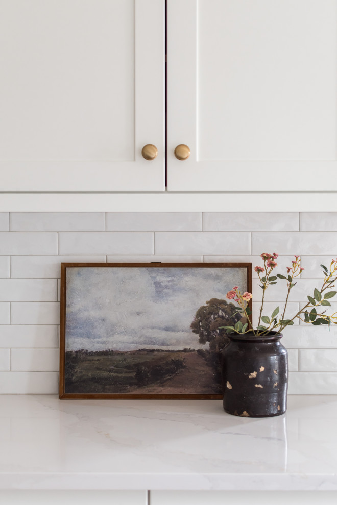 Transitional kitchen photo in Toronto
