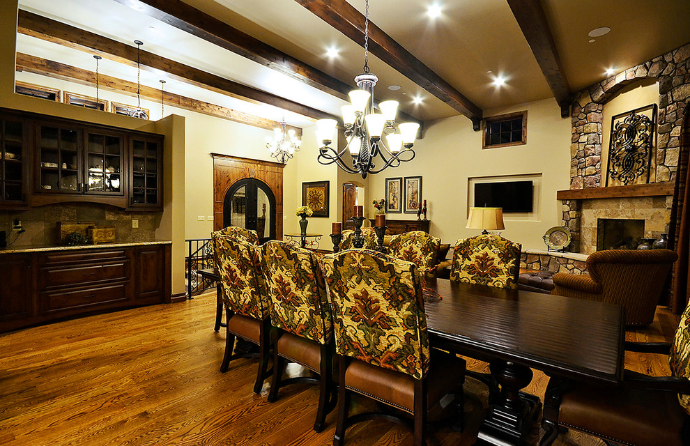 Transitional home design photo in Denver