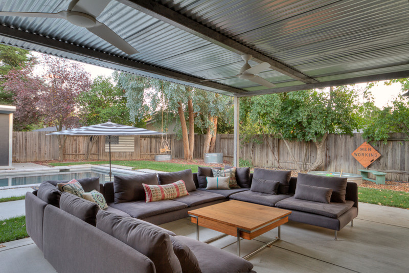 Design ideas for a contemporary patio in Sacramento.