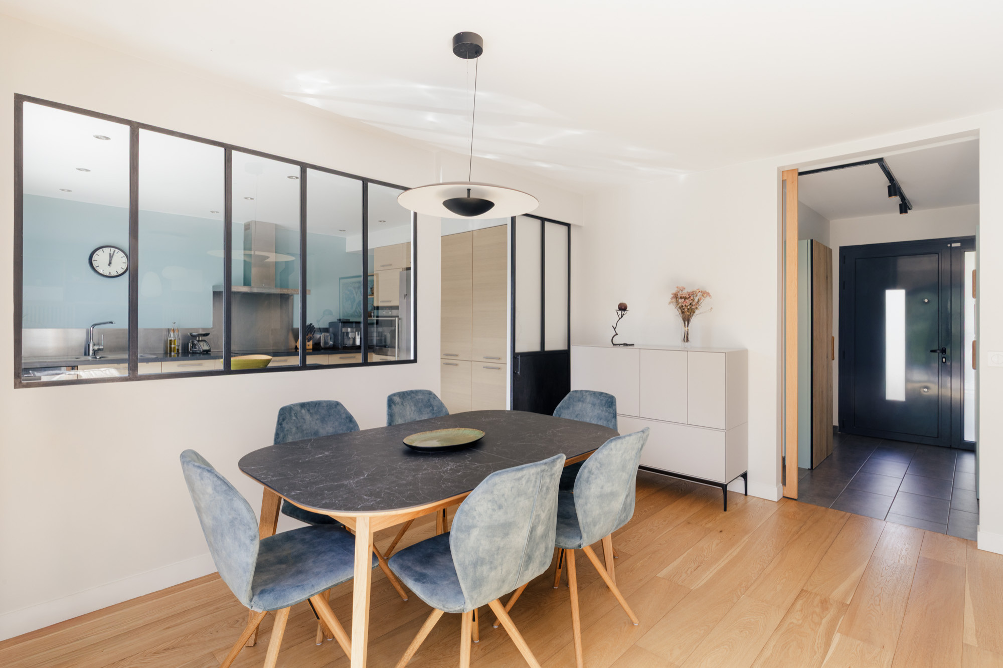 Conception des espaces et sélection de mobilier
