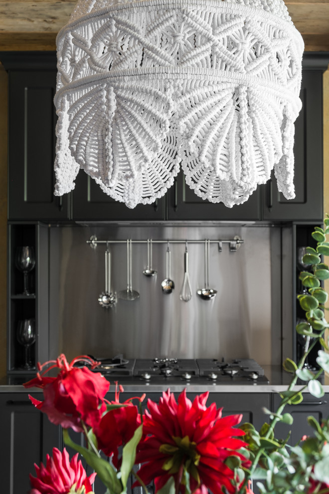 Кухня-гостиная в сланце и кружевах