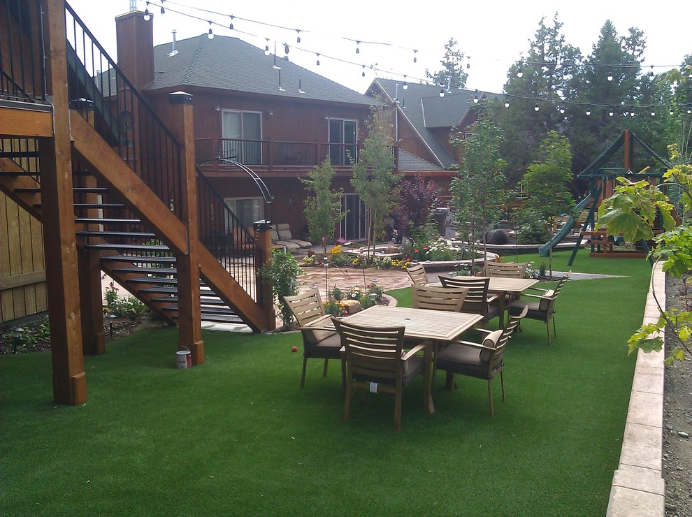 Photo of a rustic drought-tolerant backyard landscaping in Orange County.