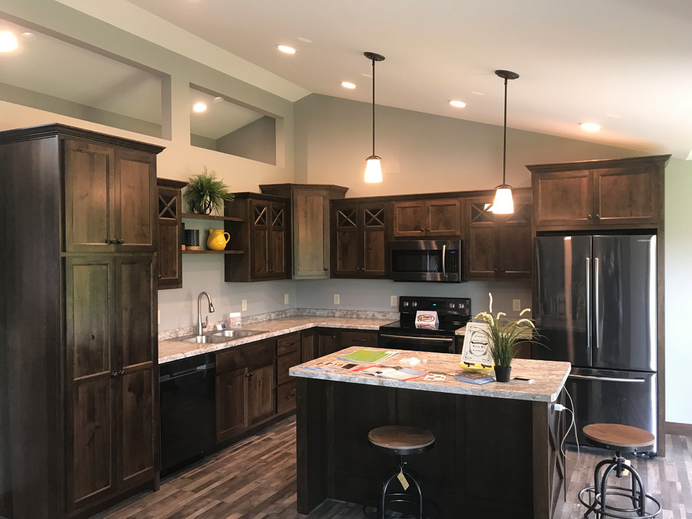 Kitchen - transitional kitchen idea in Minneapolis