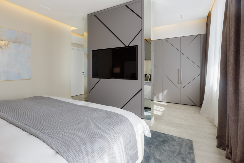 Квартира с радиусными панелями и глубокими цветами