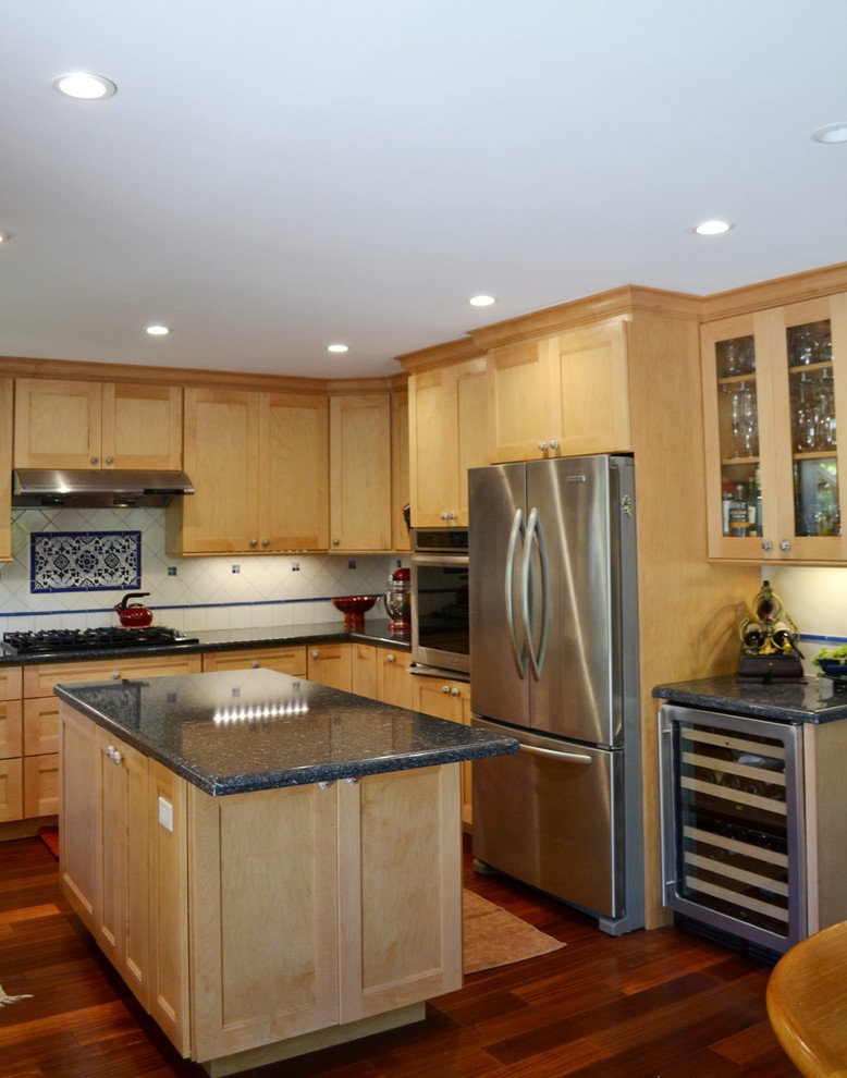 Photo of a mid-sized transitional u-shaped eat-in kitchen in San Francisco with an undermount sink, shaker cabinets, light wood cabinets, granite benchtops, blue splashback, ceramic splashback, stainless steel appliances, dark hardwood floors and with island.