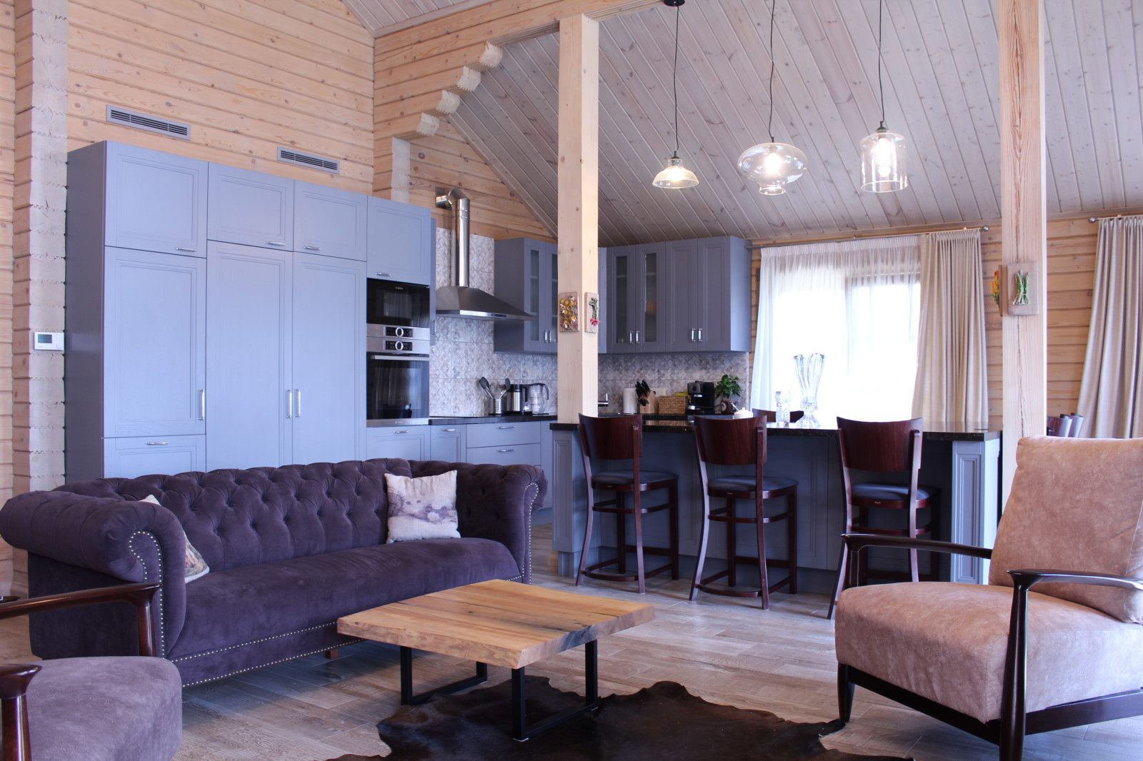 Дом из бруса в стиле шале.