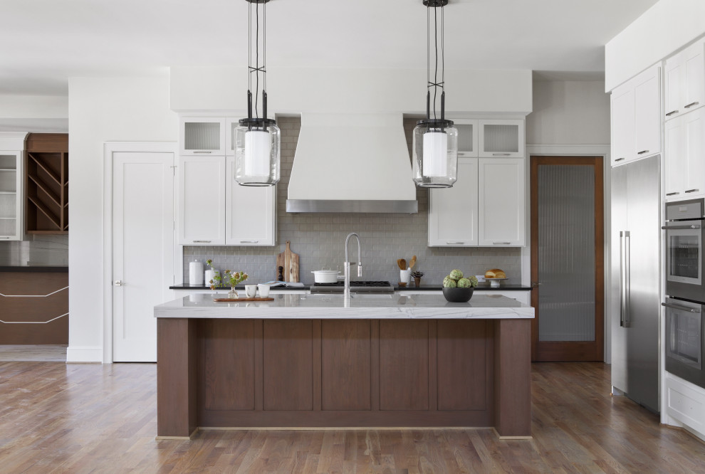 Transitional kitchen photo in Dallas