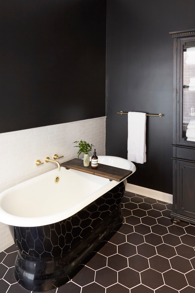 Inspiration for a transitional home design remodel in Chicago