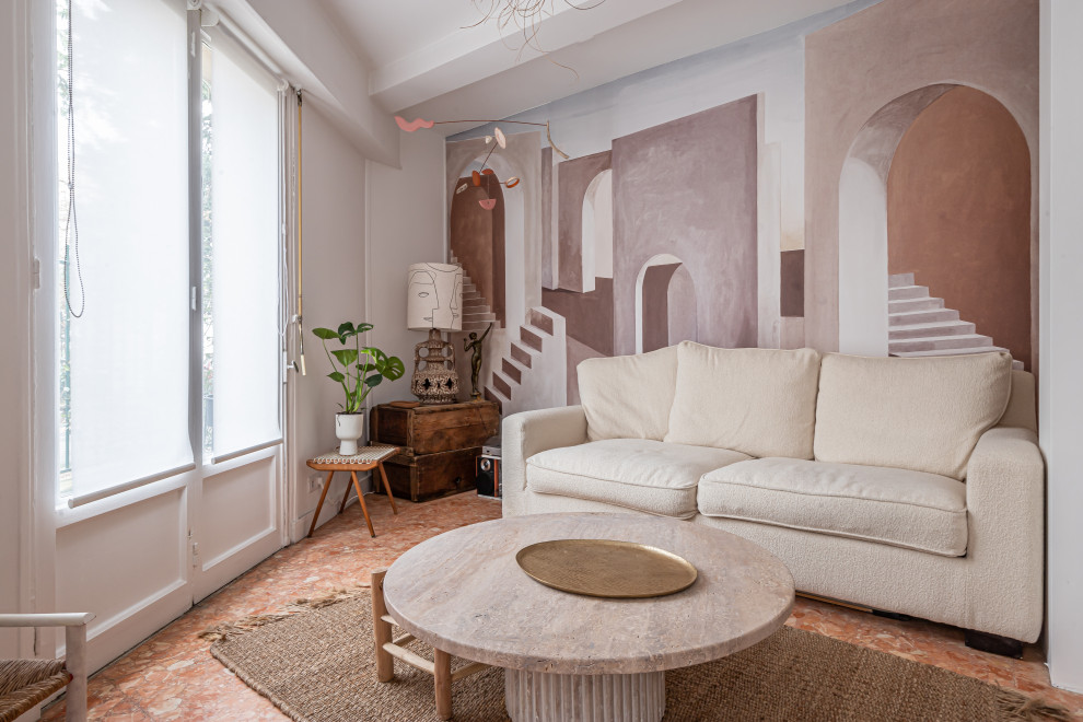 Свежая идея для дизайна: большая парадная, открытая гостиная комната:: освещение в средиземноморском стиле с розовыми стенами, мраморным полом, отдельно стоящим телевизором, розовым полом и обоями на стенах - отличное фото интерьера