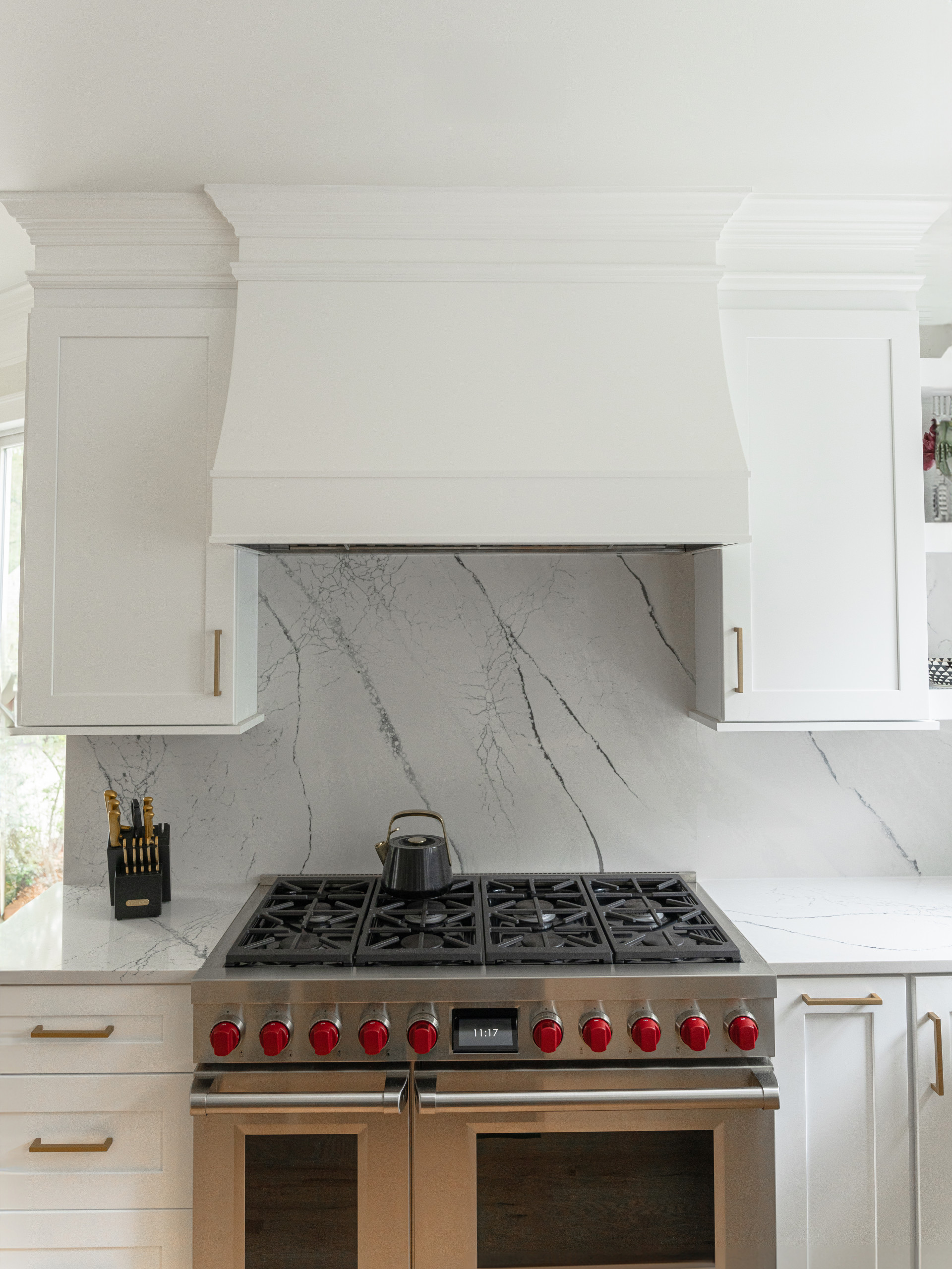 PEACHTREE CITY Clean and Modern Kitchen