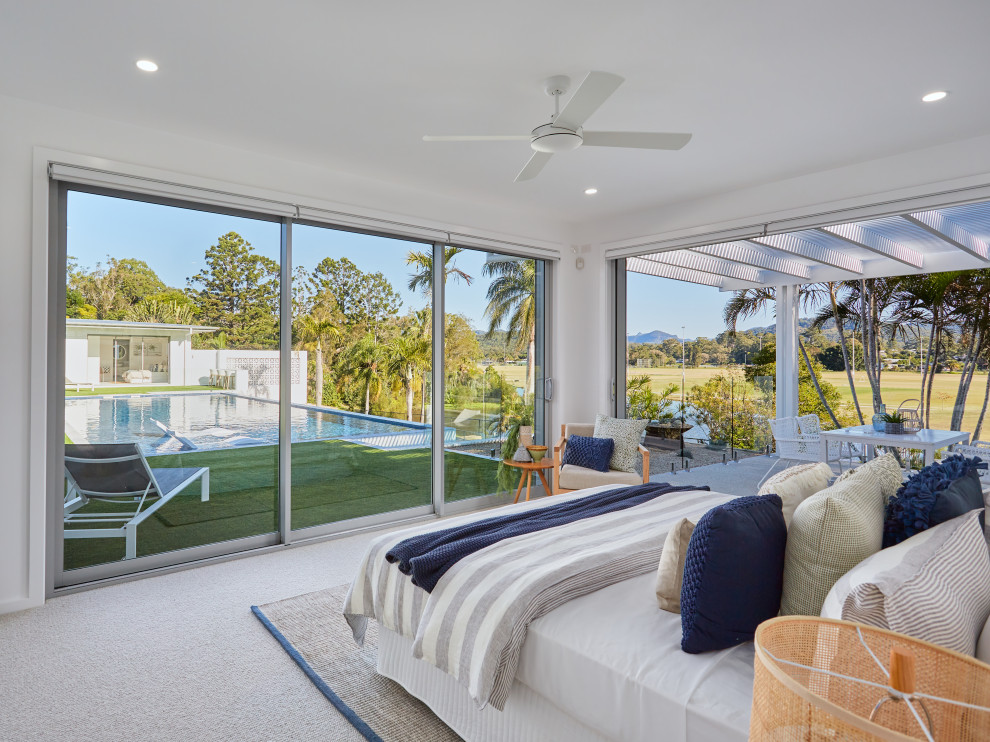 This is an example of a midcentury bedroom in Gold Coast - Tweed.