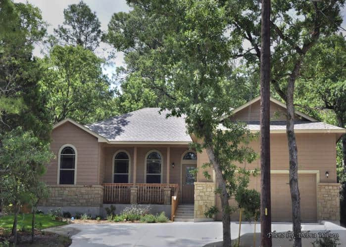 Transitional home design photo in Austin