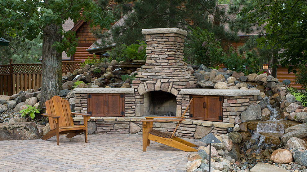 Transitional patio photo in Minneapolis