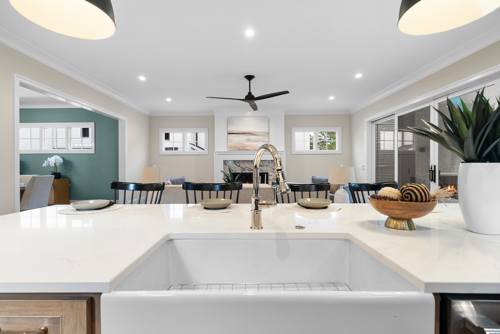 Kitchen - transitional kitchen idea in Raleigh