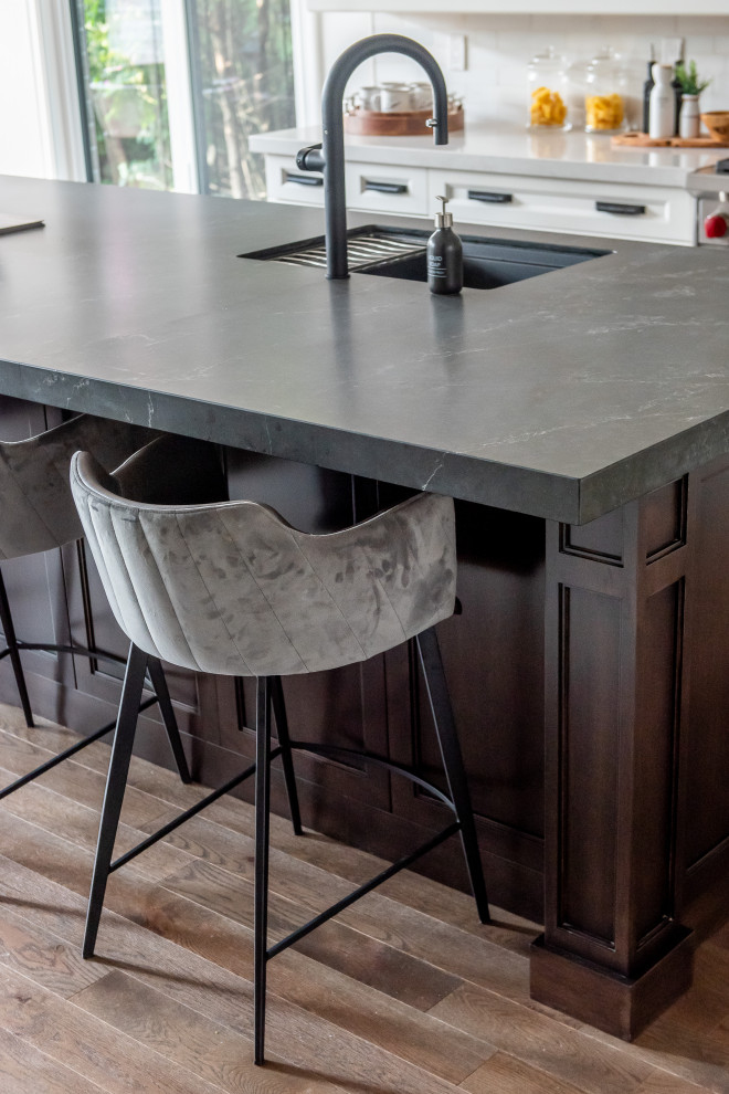 Inspiration for a transitional home design remodel in Toronto