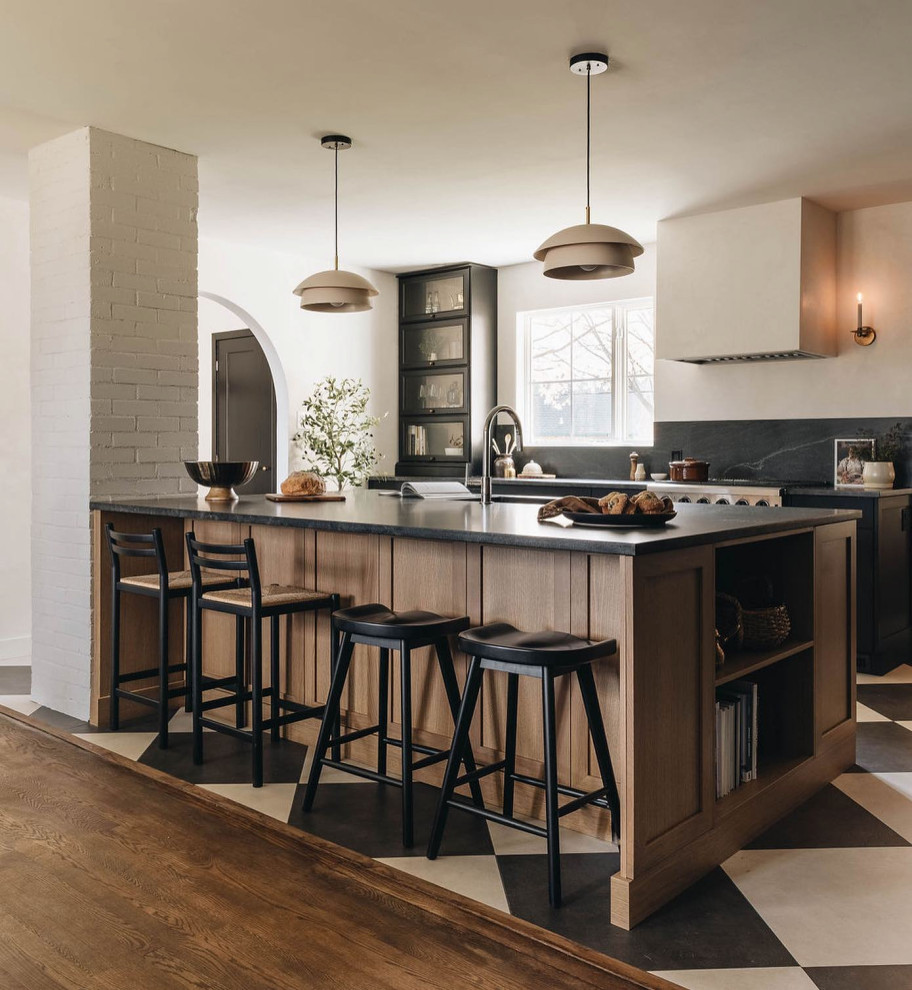 Kitchen - kitchen idea in Miami