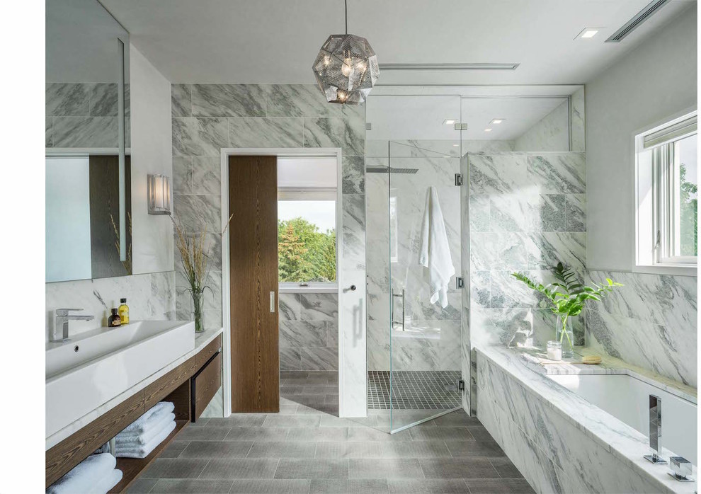 This is an example of a modern bathroom in Burlington.