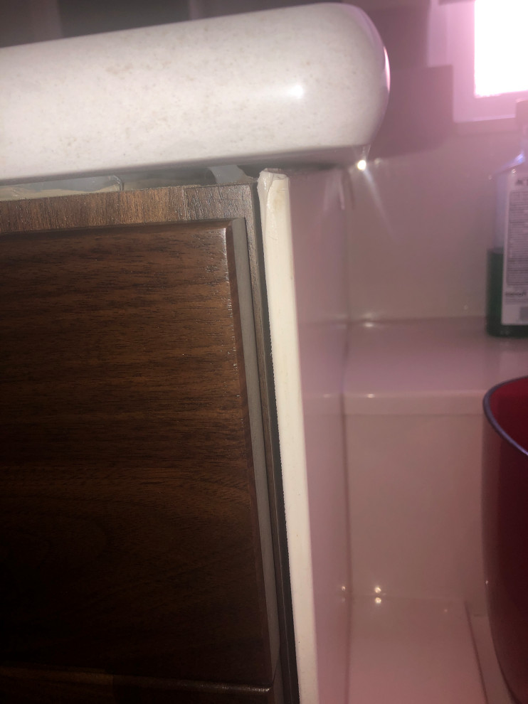 Gap between countertop and How should it be fixed?