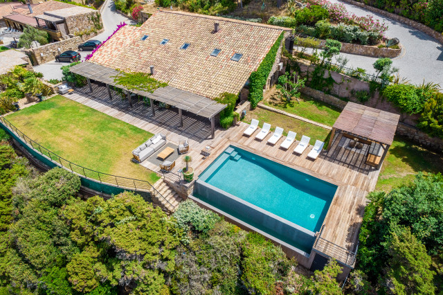 Villa Acqua stile-marinaro-piscina