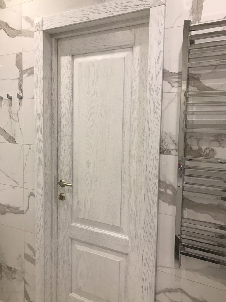 Дверь из массива дуба Belorawood модель Эпир 2 белая дверь с патиной серебо