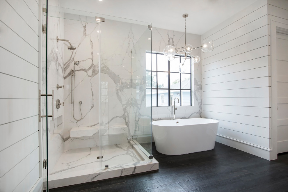 Example of a farmhouse bathroom design in Houston