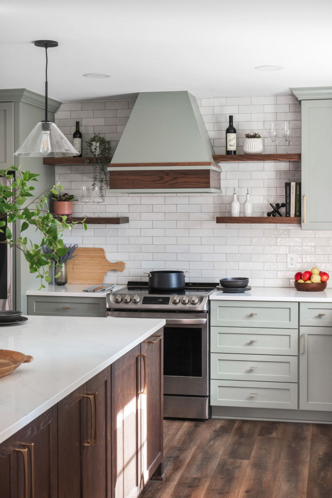 Kitchen - transitional kitchen idea in Columbus