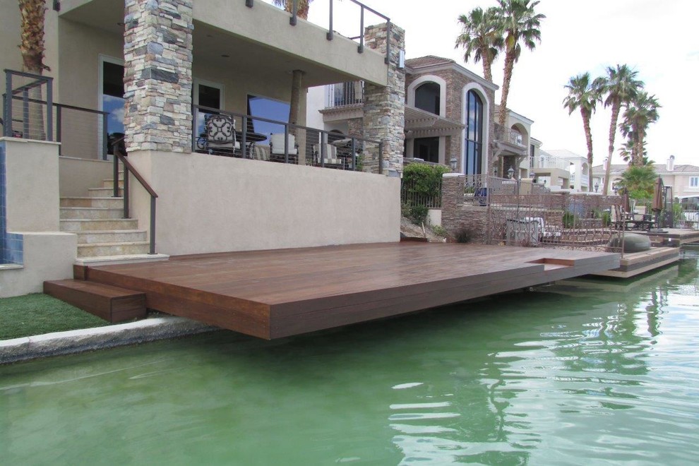 Example of a transitional deck design in Las Vegas