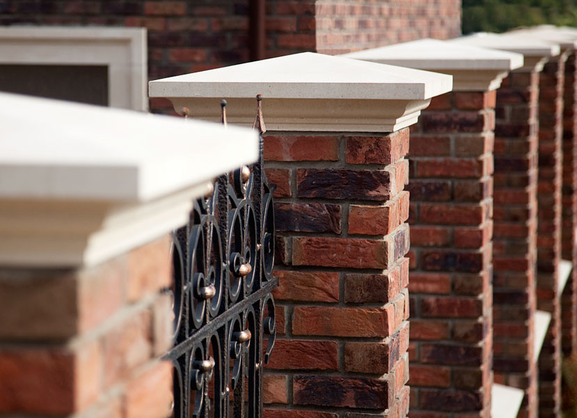 Сочетание искусственного камня и облицовочного кирпича