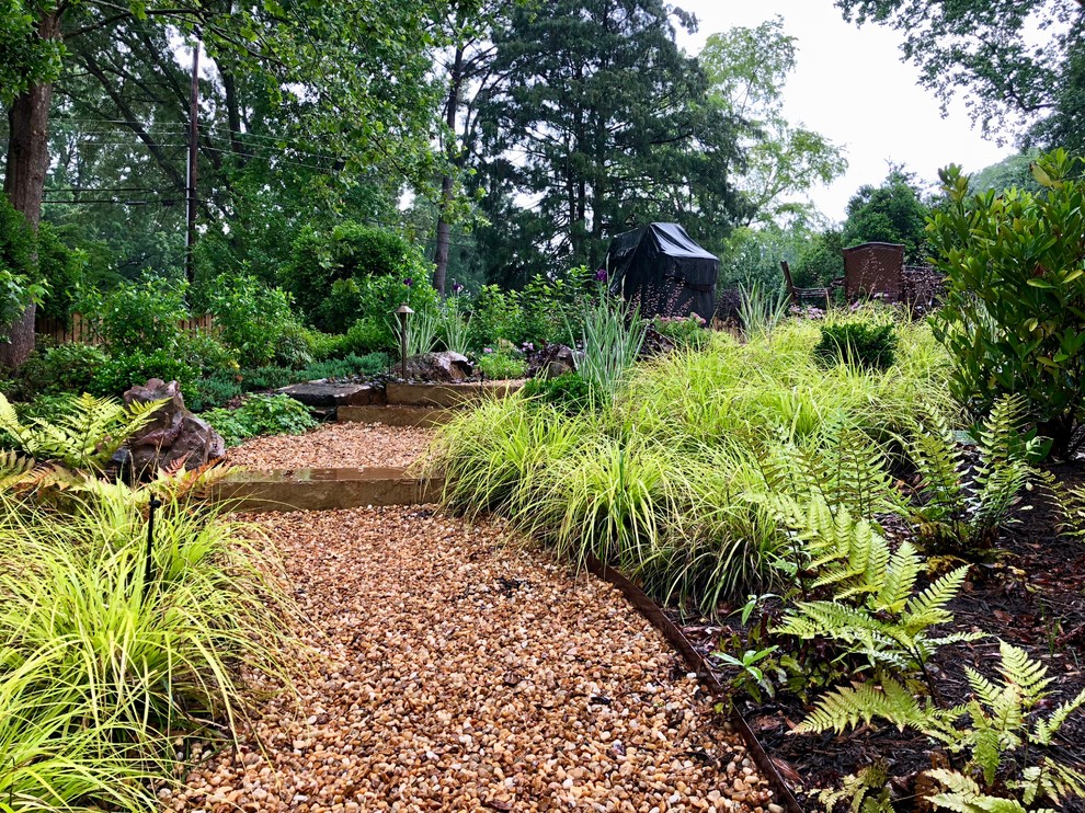 Contemporary garden in Charlotte.