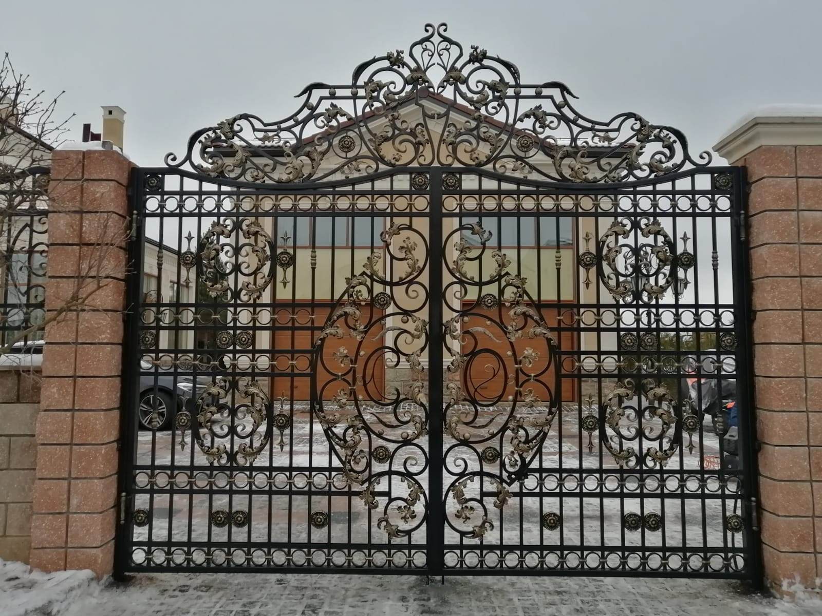 Декоративные ворота и ограждения