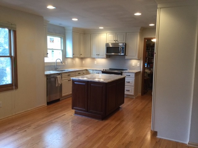 Inspiration for a transitional home design remodel in Columbus