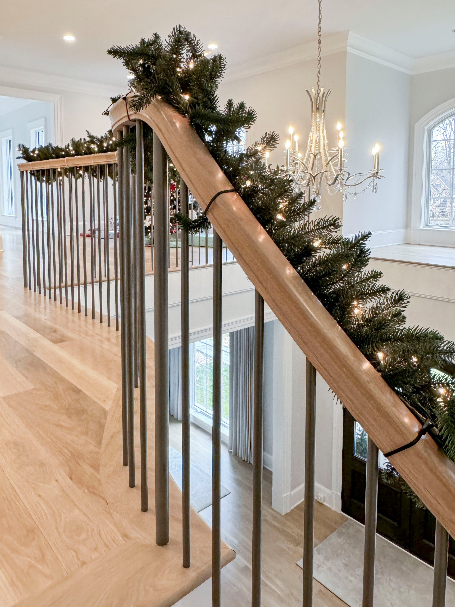 116_Elegant & Eye-catching Curved Staircase, Leesburg VA 20175
