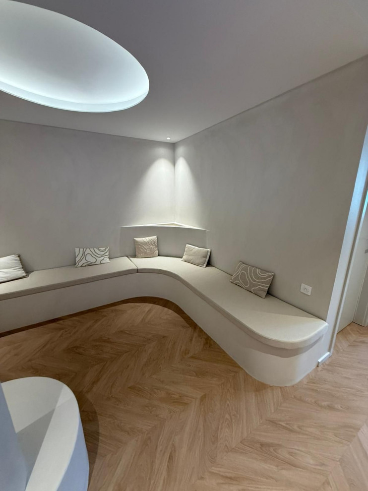 Современный интерьер стоматологической клиники с декоративной отделкой