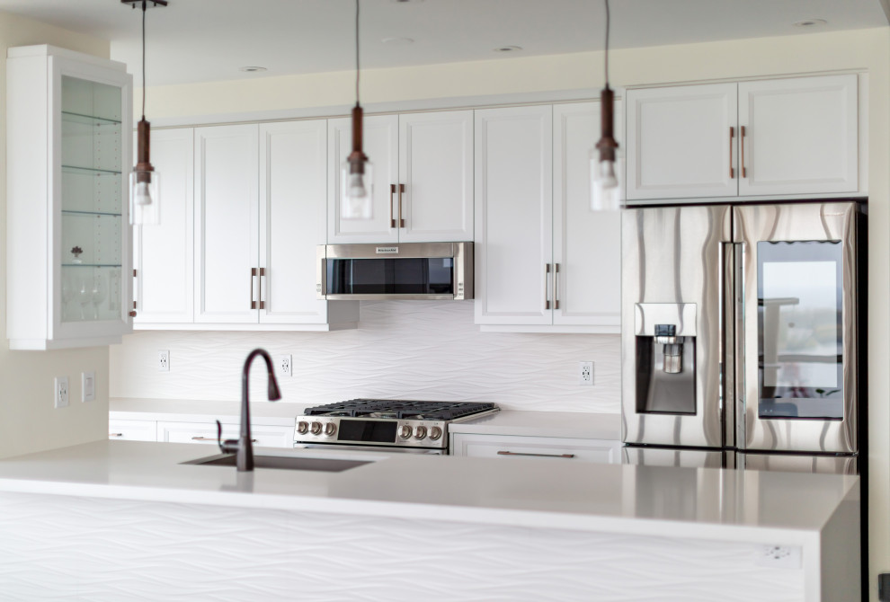 Inspiration for a transitional kitchen remodel in Toronto