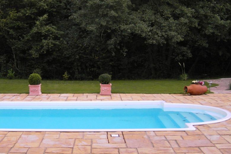 Mediterranes Sportbecken in rechteckiger Form in Berlin