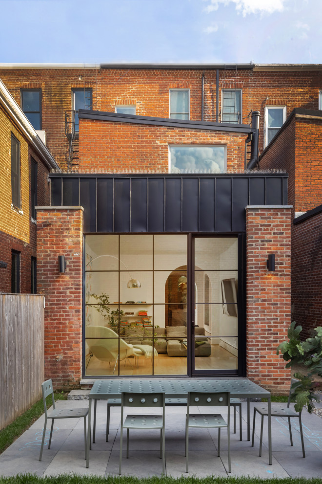 Example of a trendy patio design in DC Metro