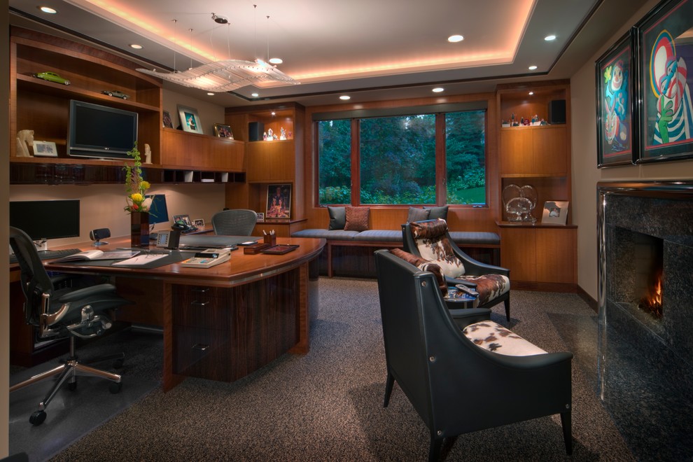 Photo of a contemporary home office in Detroit.