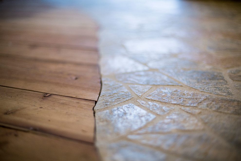 Inspiration for a rustic home design remodel in Venice