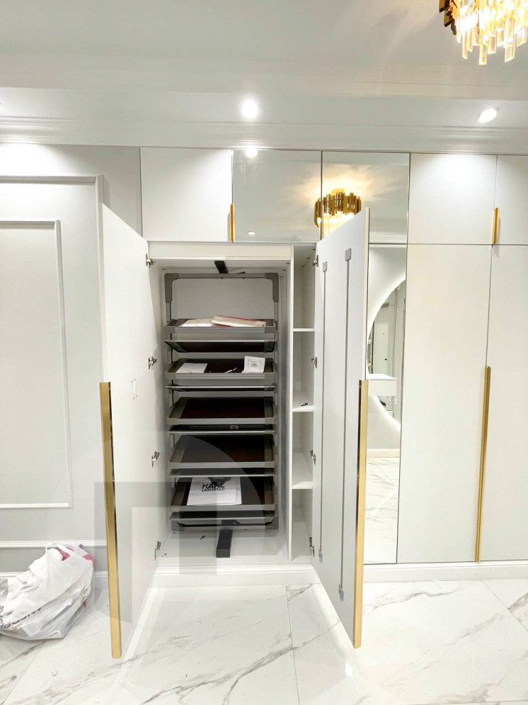 Зеркальный шкаф в прихожую