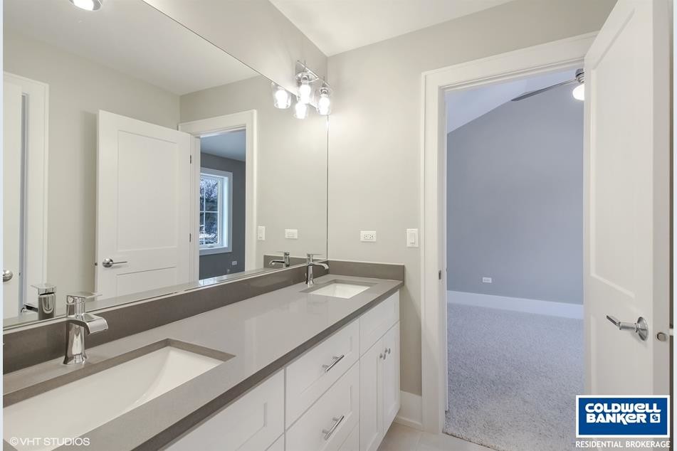Home design - transitional home design idea in Chicago