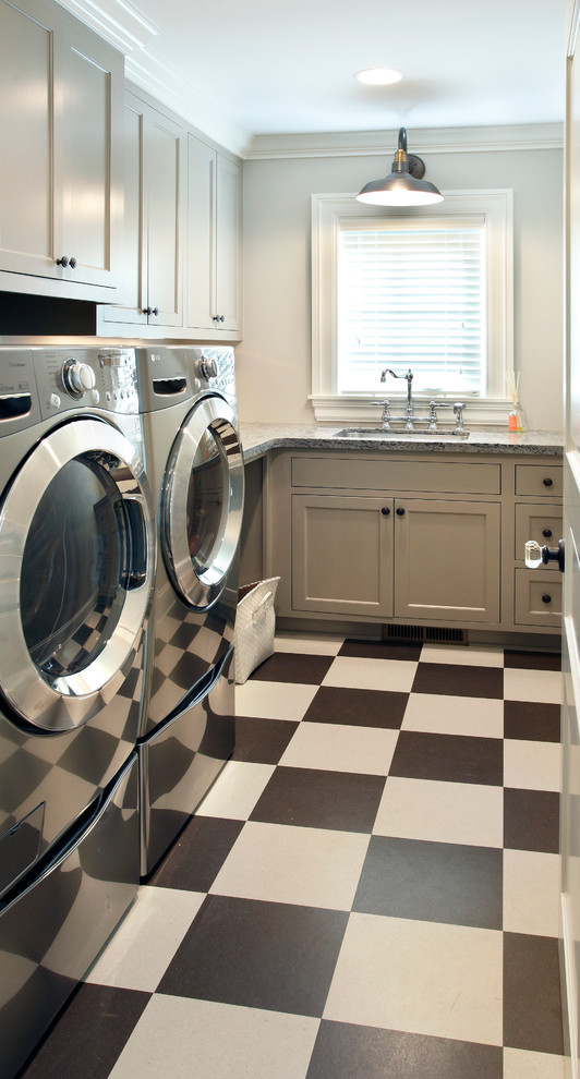 Design ideas for a traditional laundry room in Minneapolis.